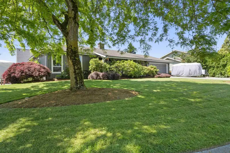 32721 BELLVUE CRESCENT - photo 2 of 40