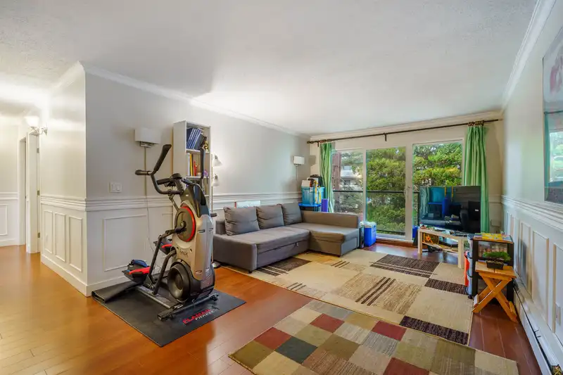 304 327 W 2ND STREET - photo 1 of 18