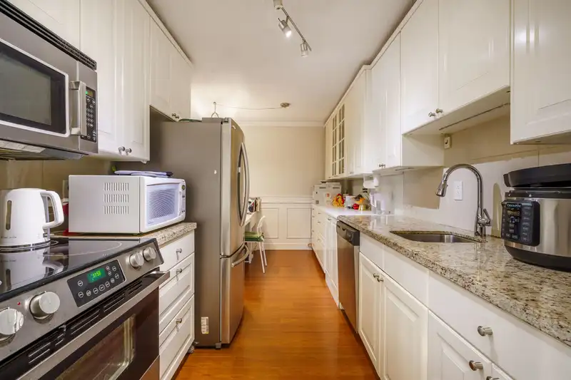 304 327 W 2ND STREET - photo 4 of 18
