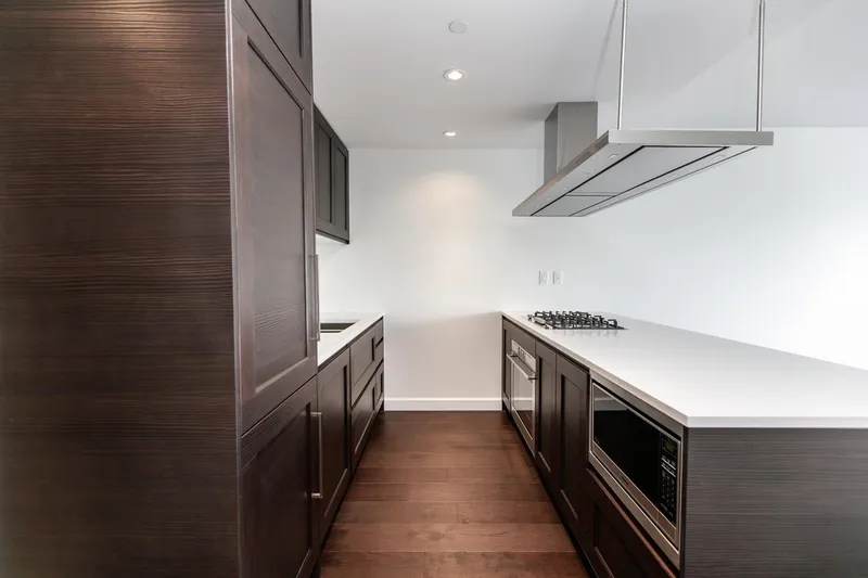 1908 3355 BINNING ROAD - photo 4 of 17