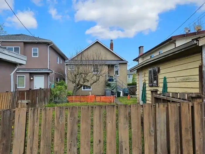 2056 E 32ND AVENUE - photo 2 of 3