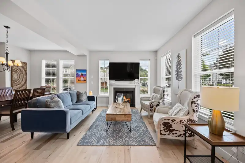17272 3A AVENUE - photo 4 of 36