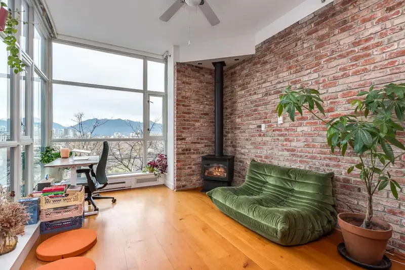 316 2515 ONTARIO STREET - photo 1 of 26