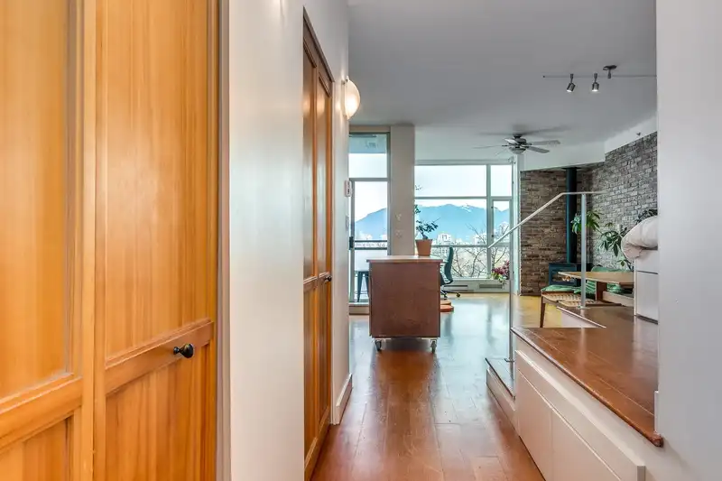 316 2515 ONTARIO STREET - photo 3 of 26