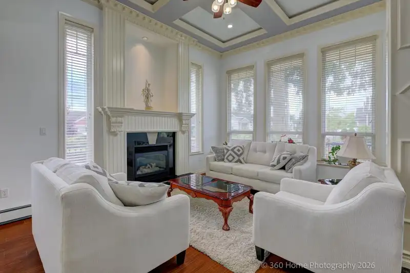 14995 71 AVENUE - photo 2 of 40
