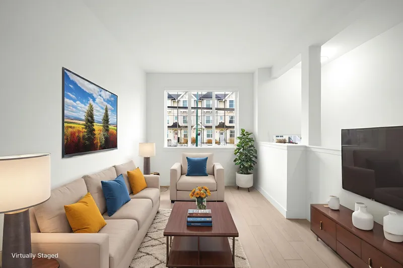 254 720 ROBINSON STREET - photo 2 of 25