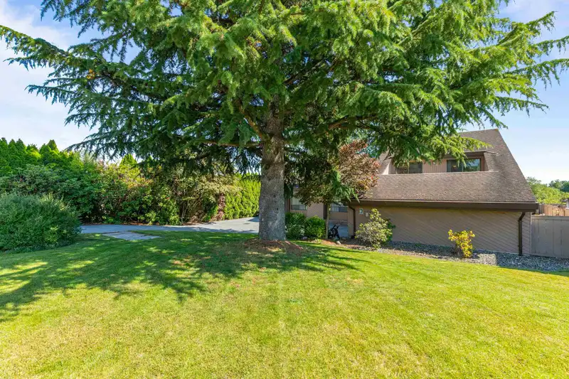 19818 S WILDWOOD CRESCENT - photo 2 of 40