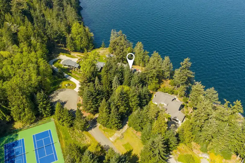 520 SMUGGLERS COVE ROAD - photo 3 of 40