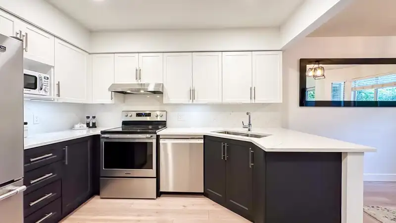 59 650 ROCHE POINT DRIVE - photo 4 of 32