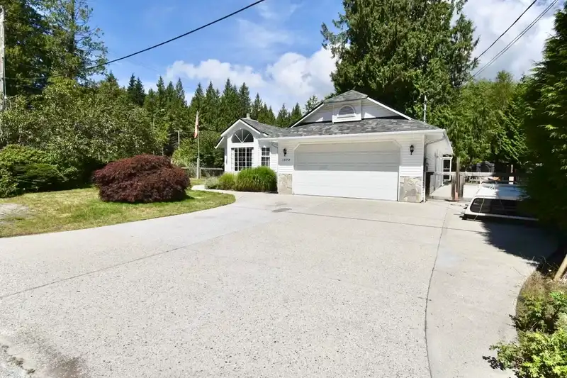 1572 LARCHBERRY WAY - photo 3 of 32