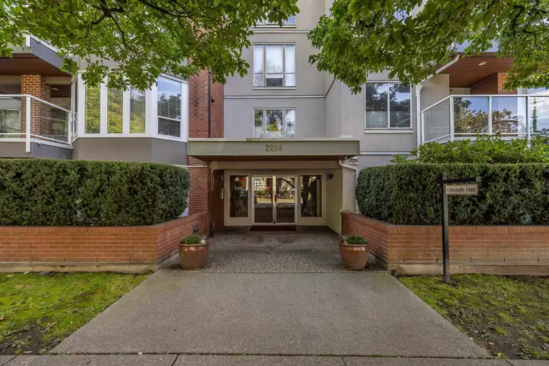 406 2288 W 12TH AVENUE - photo 4 of 30