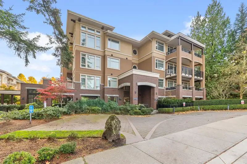 408 15360 20 AVENUE - photo 1 of 39