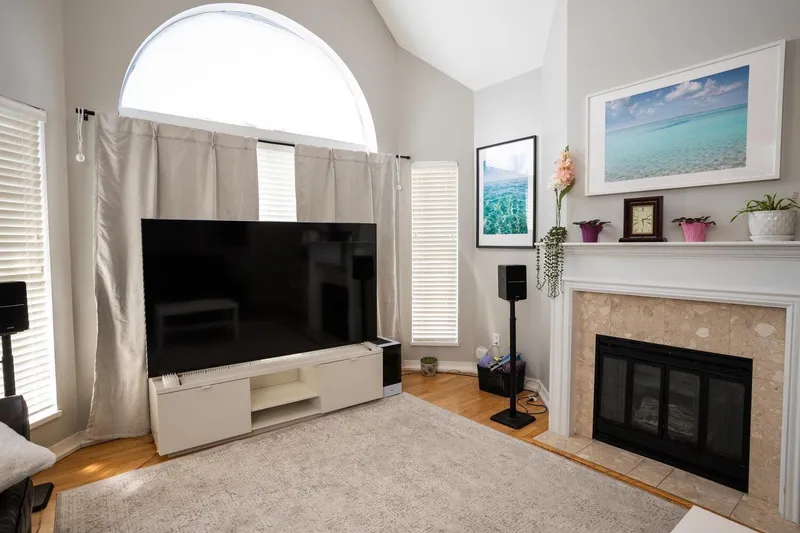 301 7151 121 STREET - photo 4 of 20