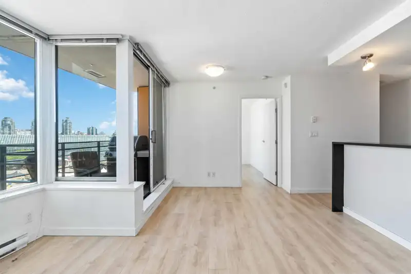 1001 33 SMITHE STREET - photo 4 of 32