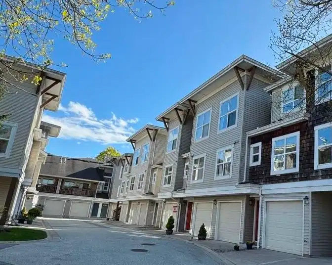2 7111 LYNNWOOD DRIVE - photo 2 of 32