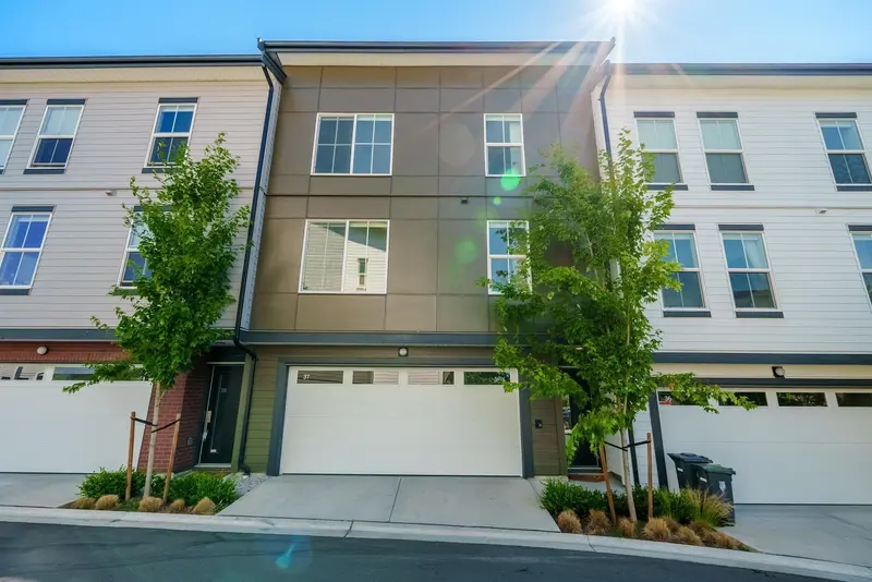 37 20246 81 AVENUE - photo 3 of 25