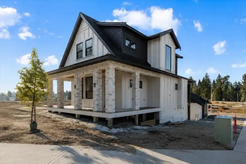 33203 PINCHBECK AVENUE - photo 1 of 8
