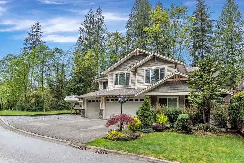 22 13210 SHOESMITH CRESCENT - photo 1 of 34