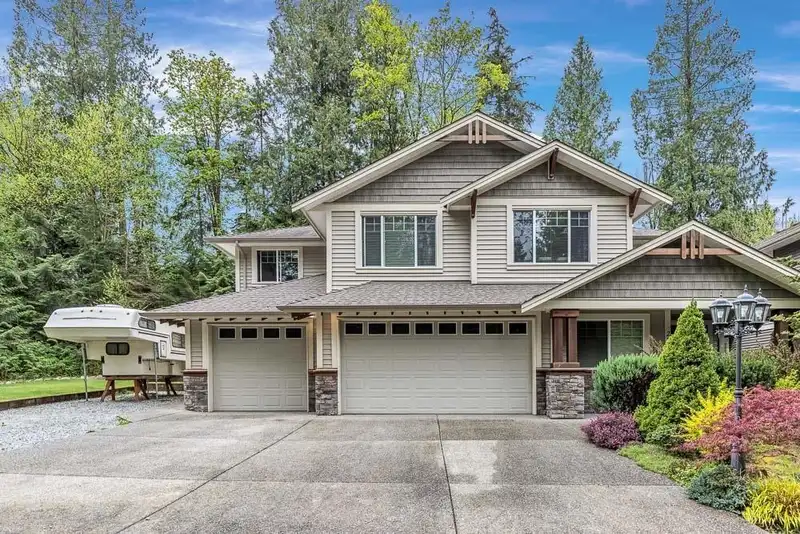 22 13210 SHOESMITH CRESCENT - photo 2 of 34