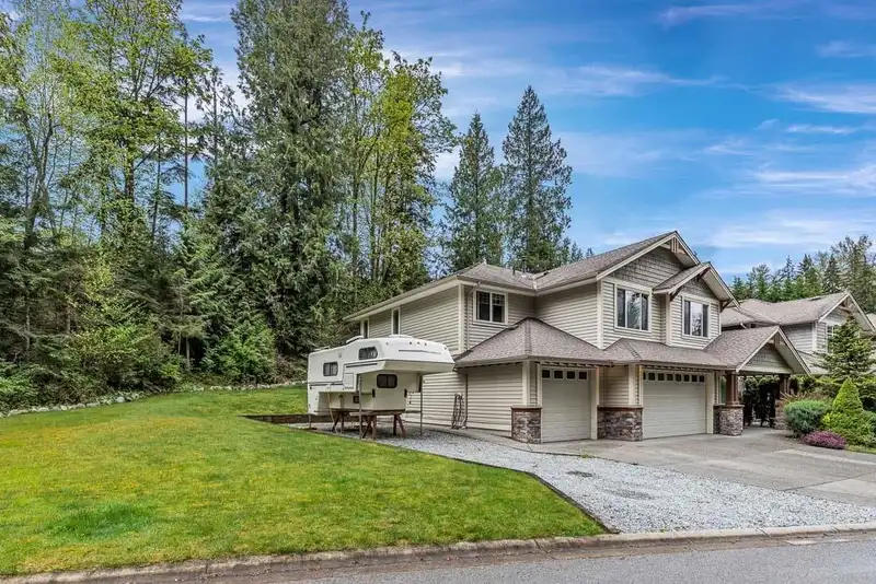 22 13210 SHOESMITH CRESCENT - photo 3 of 34