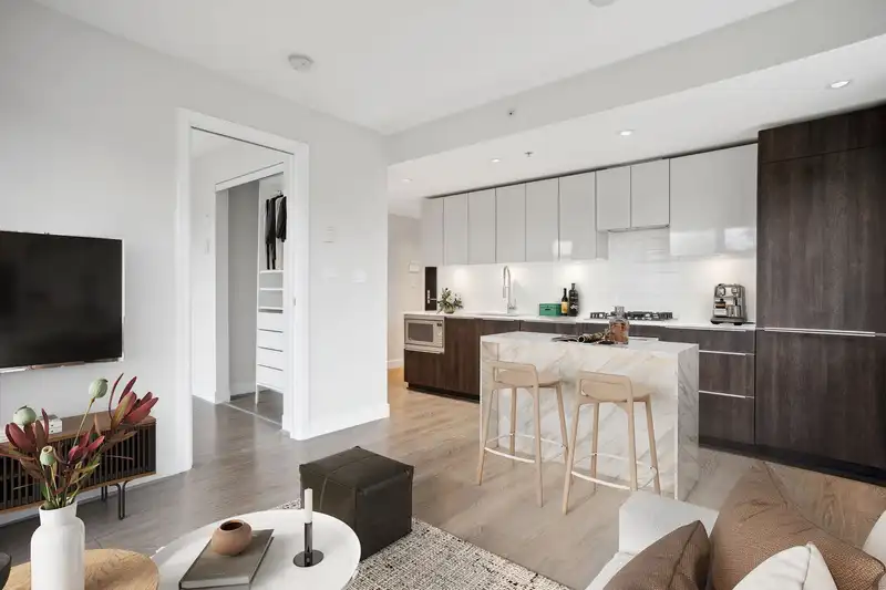 409 1588 E HASTINGS STREET - photo 2 of 12
