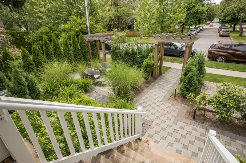 1187 E 15TH AVENUE - photo 3 of 38