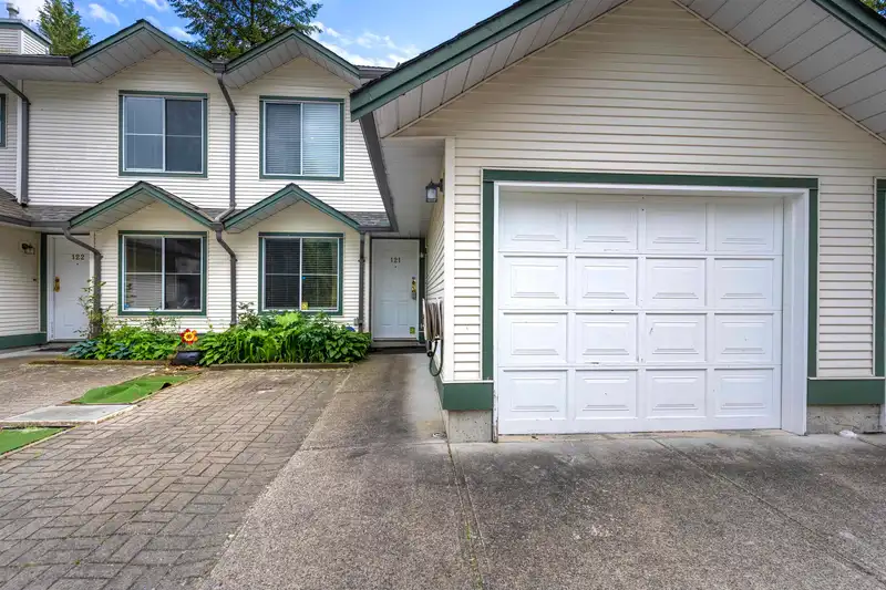 121 8655 KING GEORGE BOULEVARD - photo 3 of 30
