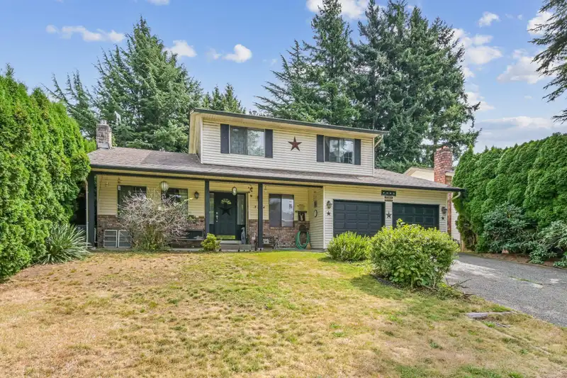 3754 NANAIMO CRESCENT - photo 2 of 31