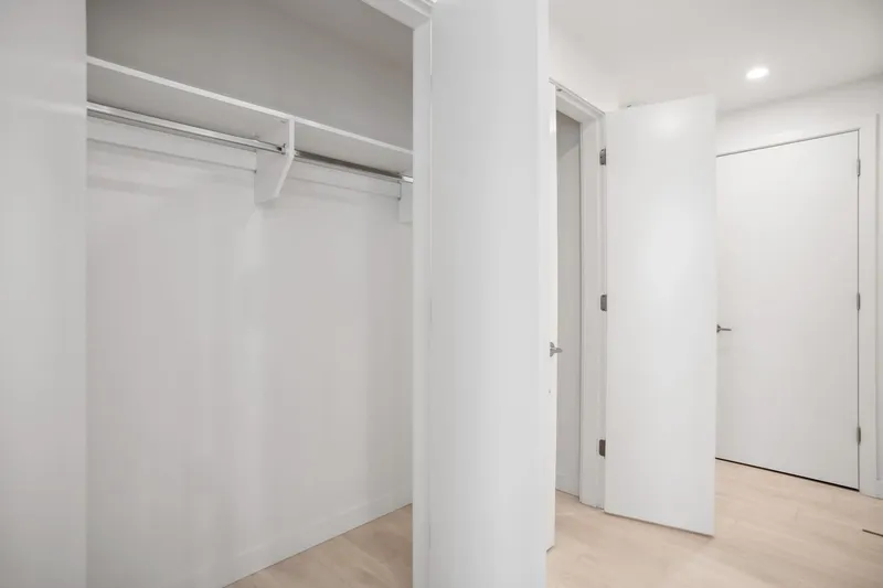 2704 537 COTTONWOOD AVENUE - photo 4 of 9