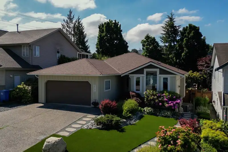 35194 CHRISTINA PLACE - photo 1 of 40