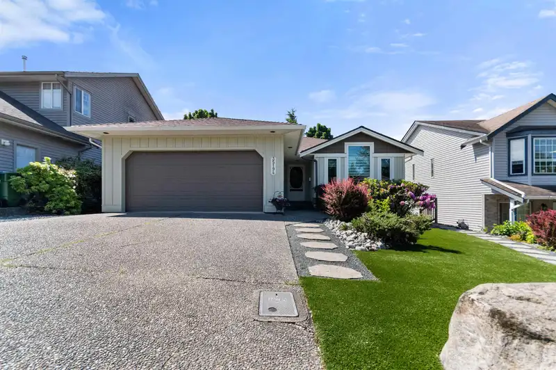 35194 CHRISTINA PLACE - photo 2 of 40