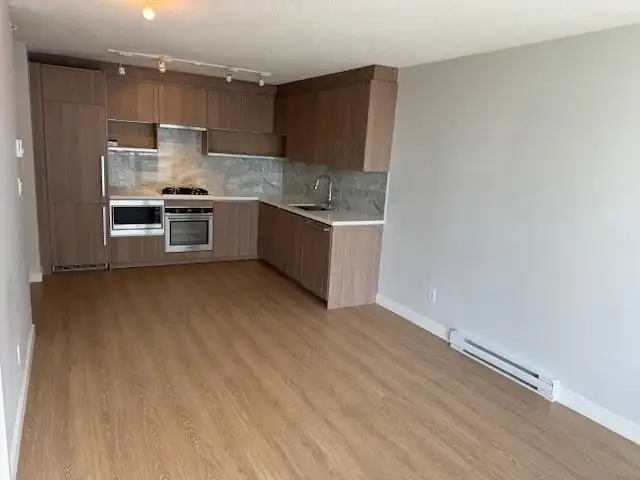 908 13750 100 AVENUE - photo 2 of 6