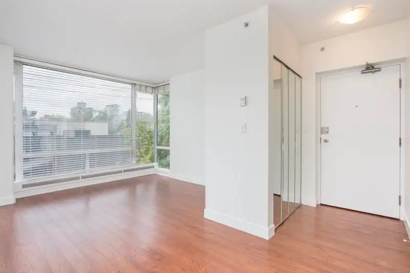 201 1150 BUTE STREET - photo 2 of 26