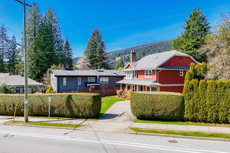 1588 LYNN VALLEY ROAD - photo 3 of 34