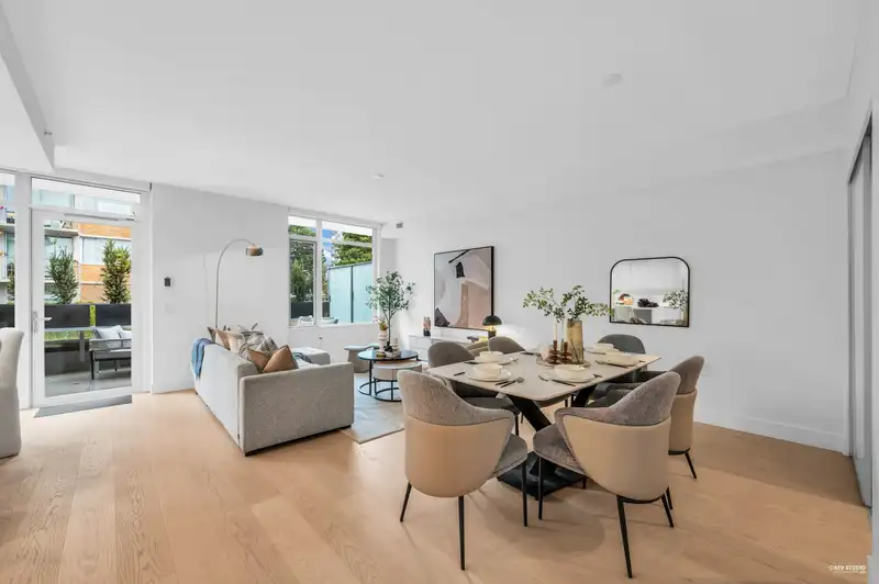 301 1331 MARINE DRIVE - photo 4 of 39