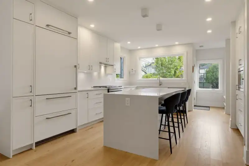 462 W 22ND AVENUE - photo 1 of 37