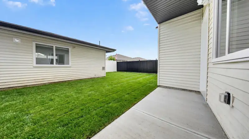 46060 SOUTHLANDS CRESCENT - photo 4 of 36