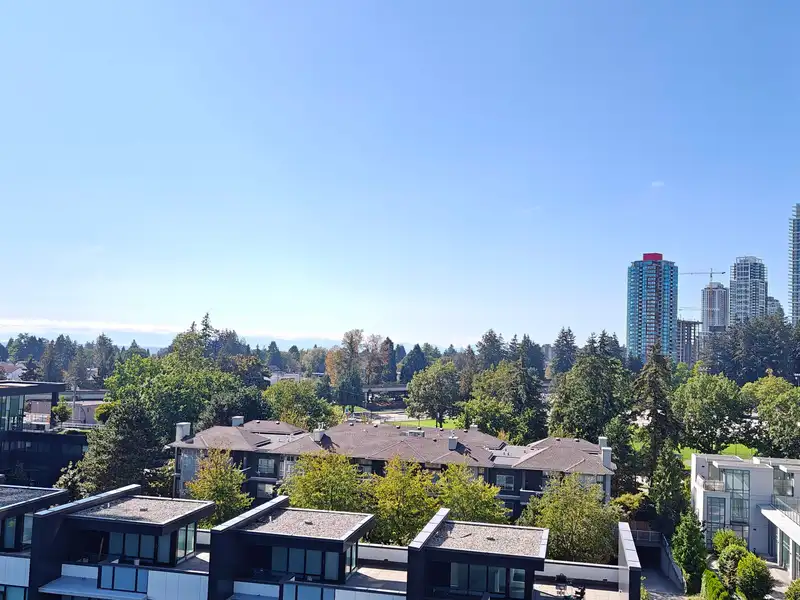 702 6700 DUNBLANE AVENUE - photo 1 of 24