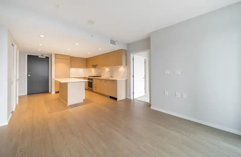 702 6700 DUNBLANE AVENUE - photo 2 of 24