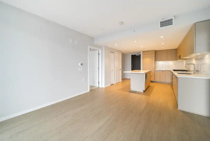 702 6700 DUNBLANE AVENUE - photo 3 of 24
