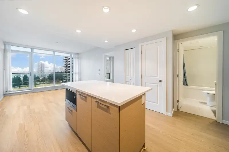 702 6700 DUNBLANE AVENUE - photo 4 of 24