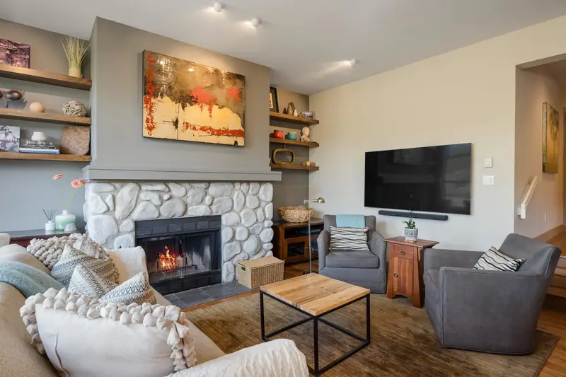 23 4644 BLACKCOMB WAY - photo 3 of 25