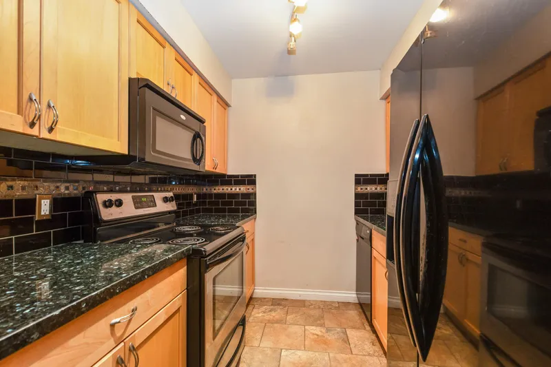 212 17661 58A AVENUE - photo 2 of 25