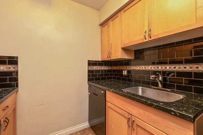 212 17661 58A AVENUE - photo 3 of 25