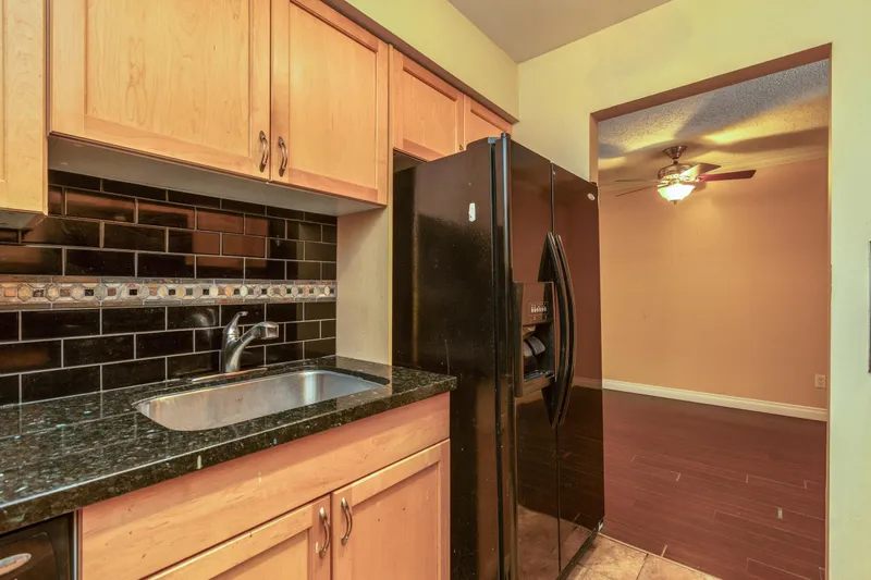 212 17661 58A AVENUE - photo 4 of 25