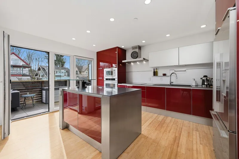 128 W 12TH AVENUE - photo 2 of 25