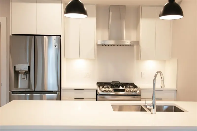 211 14818 60 AVENUE - photo 4 of 10