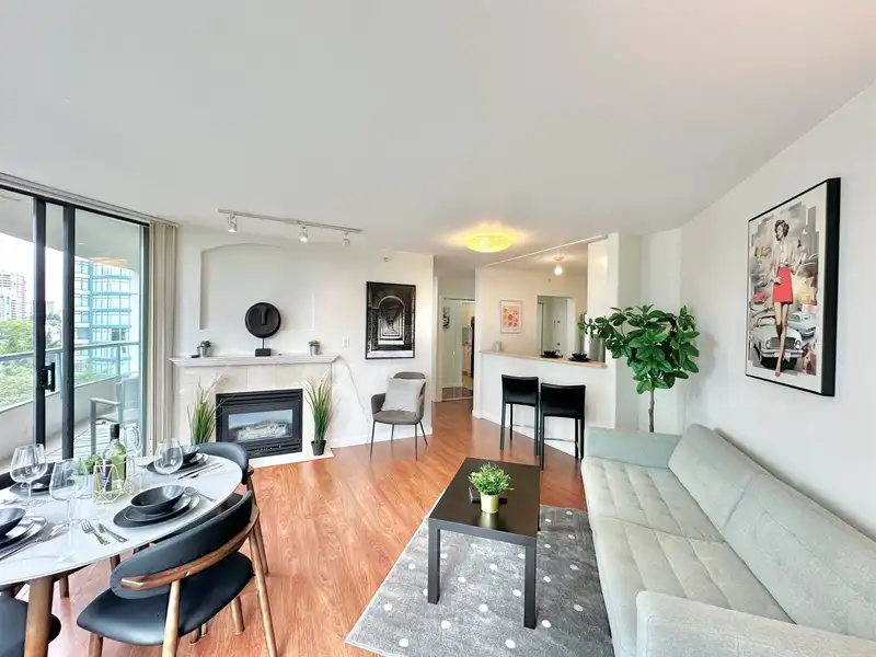902 4567 HAZEL STREET - photo 1 of 21