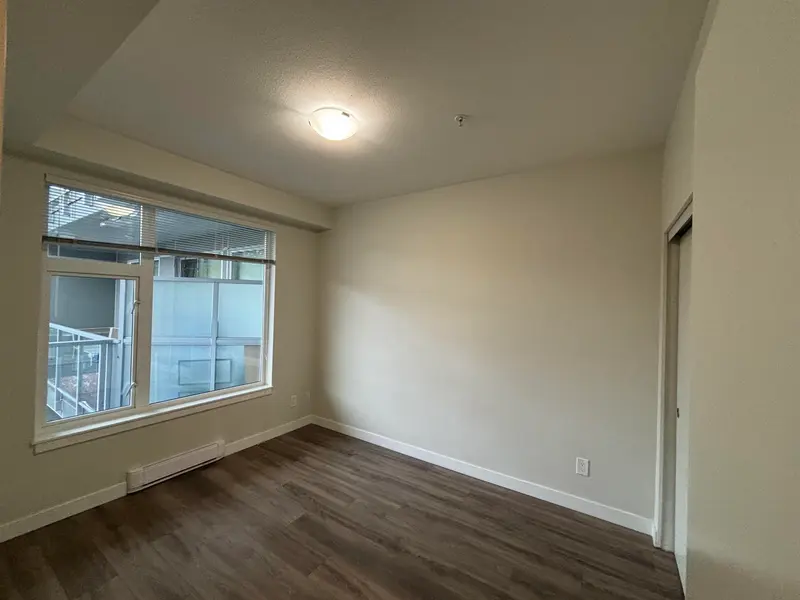 316 10838 WHALLEY BOULEVARD - photo 2 of 8