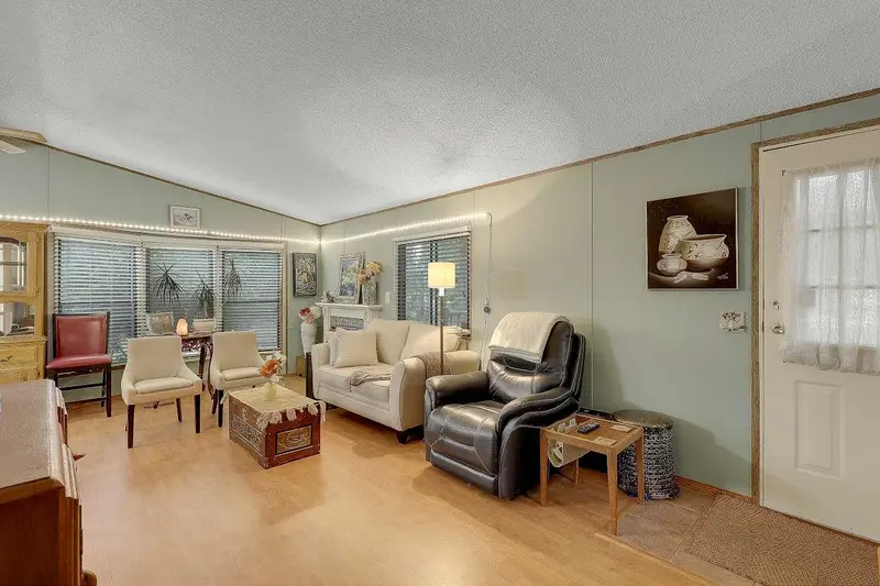 226 20071 24 AVENUE - photo 3 of 25